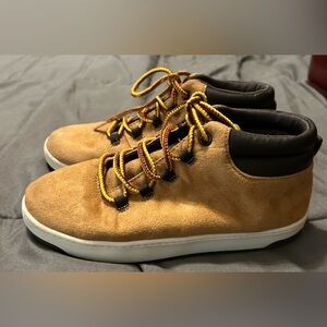 EUC Little Boy’s Carter’s Tan Brown Suede Laced Winter Boots - Size 2 Youth